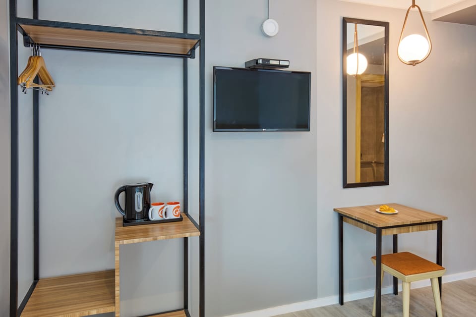 Superior Queen Room | In-room safe, desk, laptop workspace, iron/ironing board