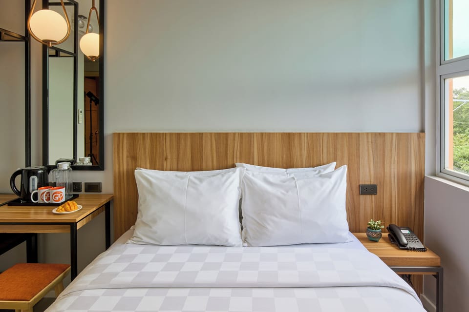 Superior Queen Room | In-room safe, desk, laptop workspace, iron/ironing board