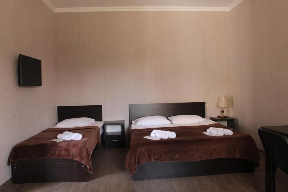 Quadruple Room | Desk, laptop workspace, soundproofing, free WiFi