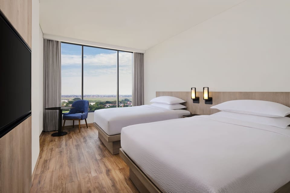 Deluxe Room, 2 Twin Beds, Smoking, City View | Premium bedding, in-room safe, desk, laptop workspace