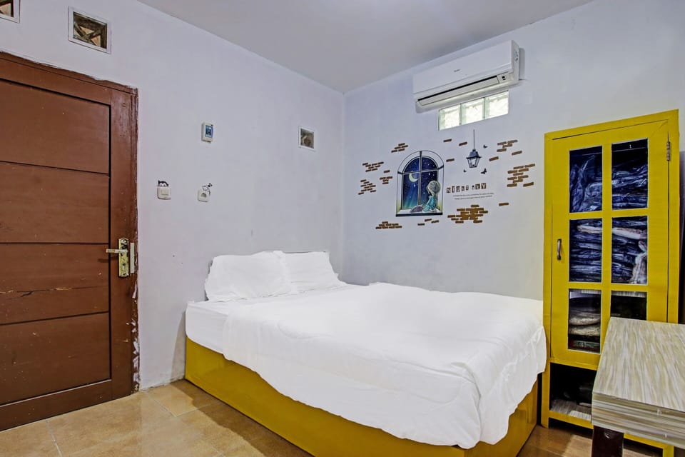 Double Room | Laptop workspace, WiFi (free), bed sheets