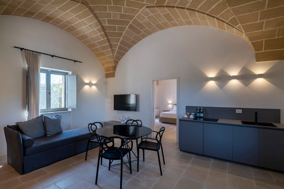 Standard Suite, Kitchenette, Garden View | Soundproofing, WiFi (free), bed sheets