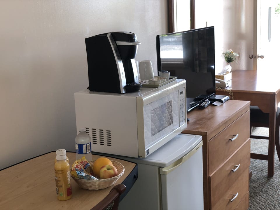 Room, 1 King Bed with Sofa bed | Coffee and/or coffee maker