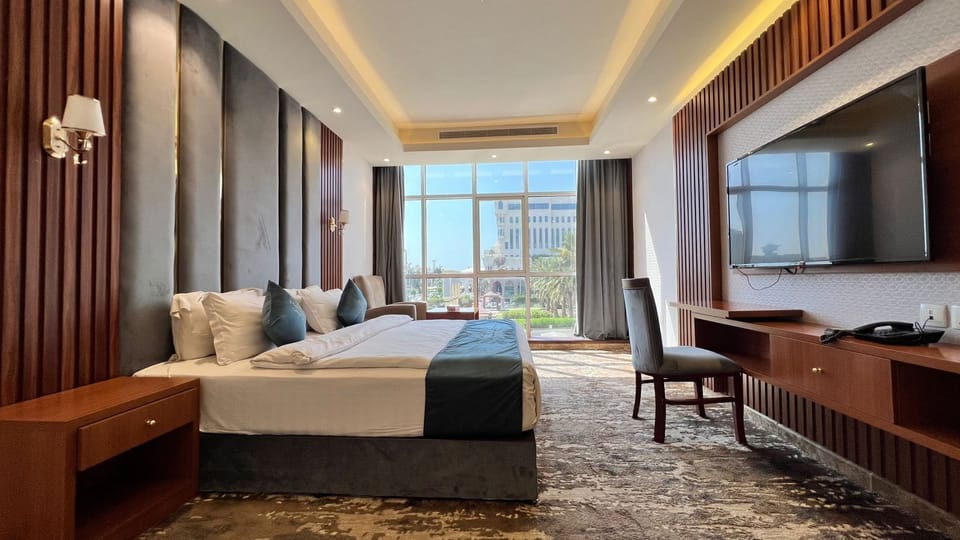 king room with Garden view | In-room safe, individually furnished, desk, blackout drapes