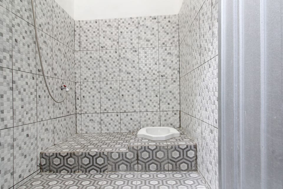 Double Room | Bathroom | Shower, soap