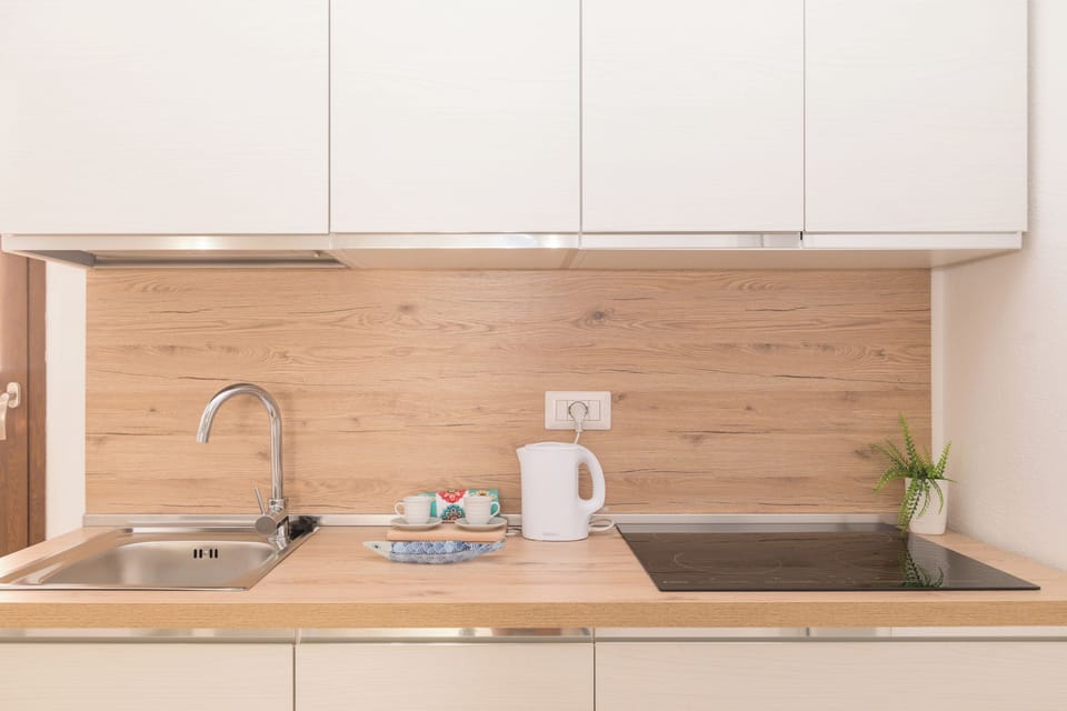 Fridge, stovetop, electric kettle, cookware/dishes/utensils