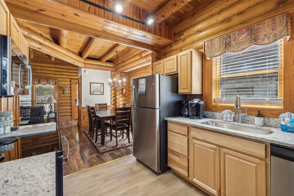 Cabin, 2 Bedrooms | Private kitchen | Coffee/tea maker, fridge, oven, toaster