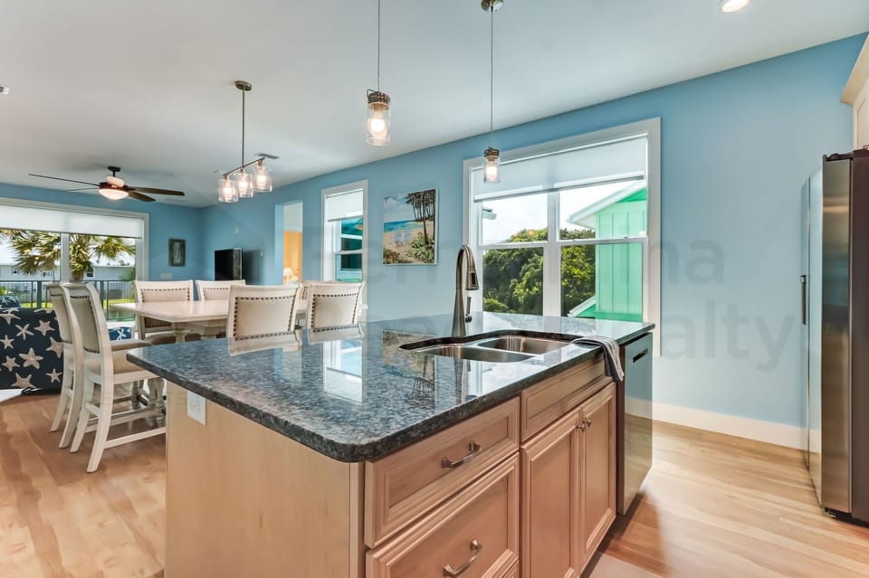 Townhome, 3 Bedrooms | Private kitchen | Fridge, oven, coffee/tea maker, toaster
