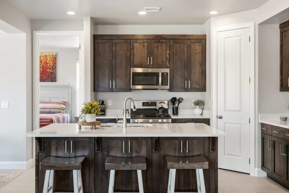 House, 5 Bedrooms | Private kitchen | Fridge, oven, coffee/tea maker, toaster