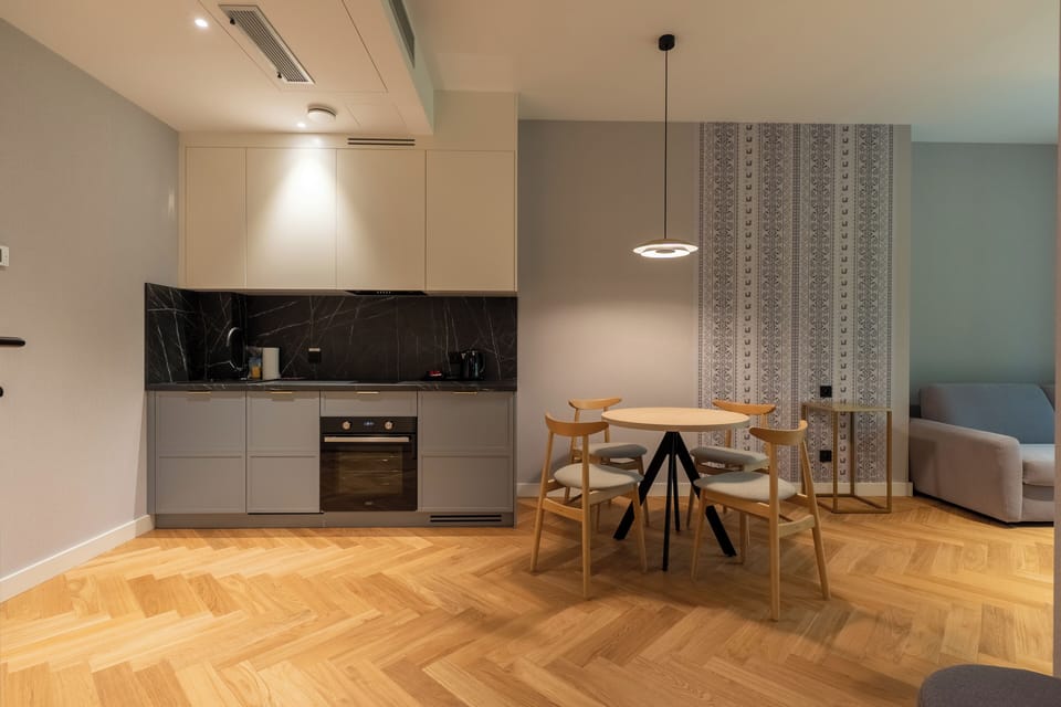Deluxe Apartment | Private kitchen | Mini-fridge, oven, stovetop, dishwasher