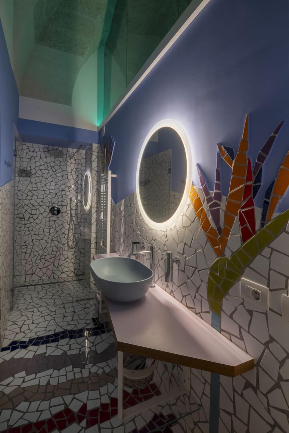 Suite | Bathroom | Shower, rainfall showerhead, designer toiletries, hair dryer