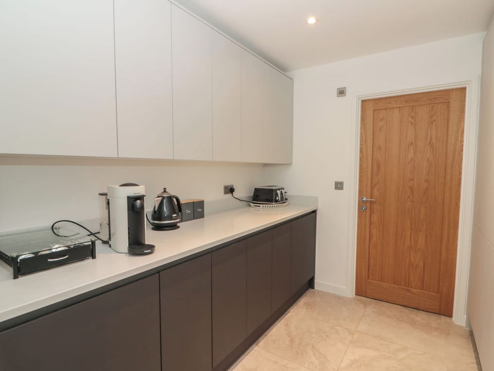 Fridge, dishwasher, electric kettle, toaster