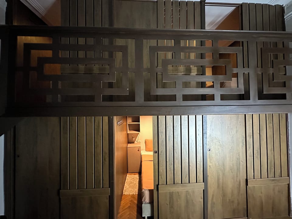 Bed in 6-Bed Mixed Dormitory Room | Free WiFi, bed sheets