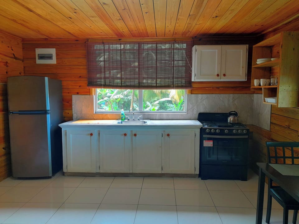 Basic Cottage, 1 King Bed, Garden View | Private kitchen | Fridge, oven, cookware/dishes/utensils