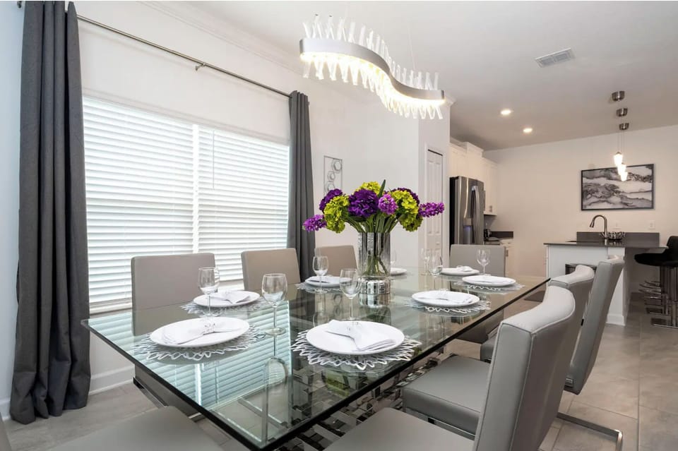 Deluxe House | Dining room