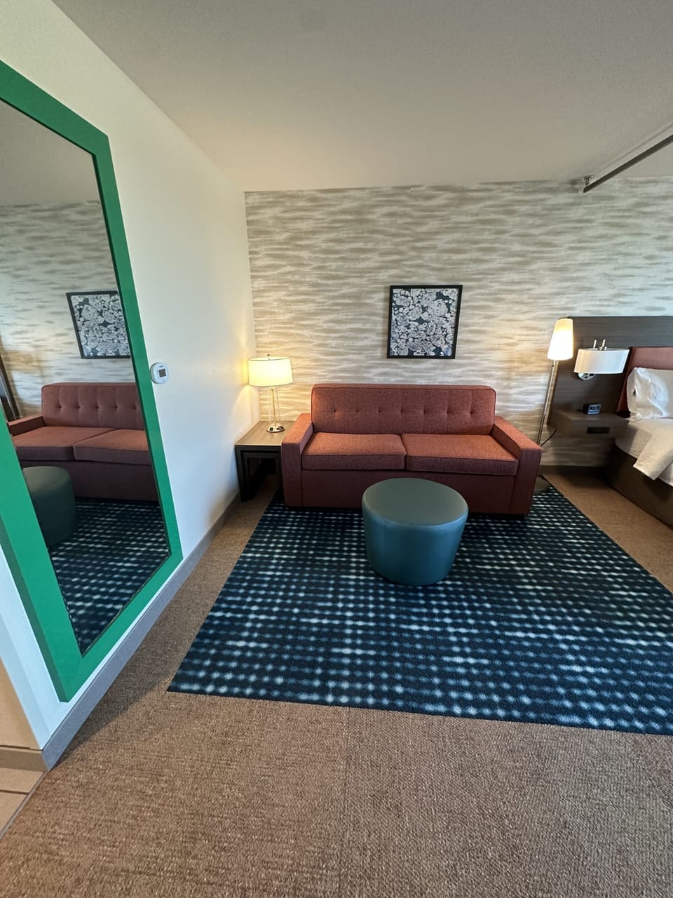 Suite, 1 King Bed, Accessible, Bathtub | Living area