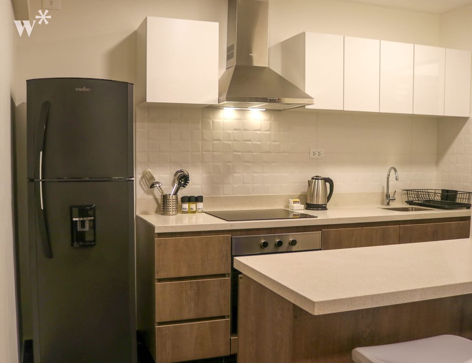 Apartment, 2 Bedrooms (304) | Private kitchen | Microwave, oven, toaster, blender