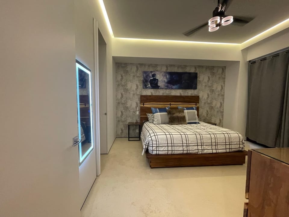 Luxury Condo | 2 bedrooms, blackout drapes, iron/ironing board, free WiFi