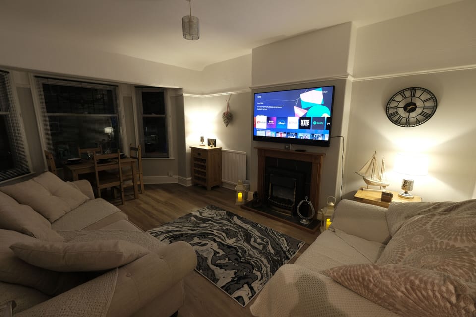 Apartment | Living area | Fireplace