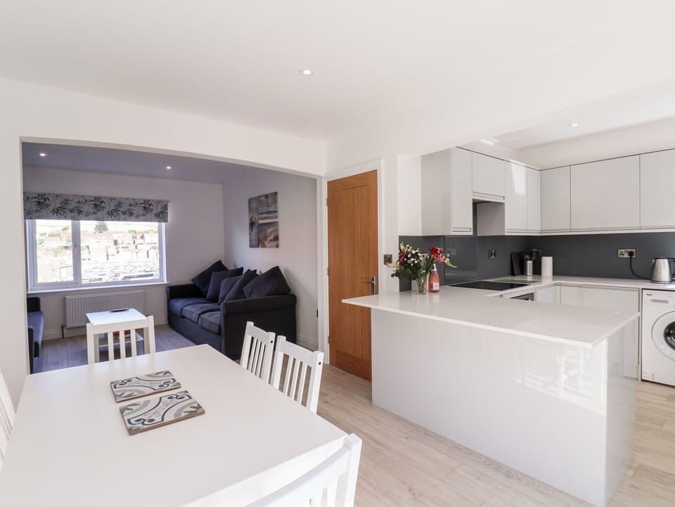 Cottage | Dining