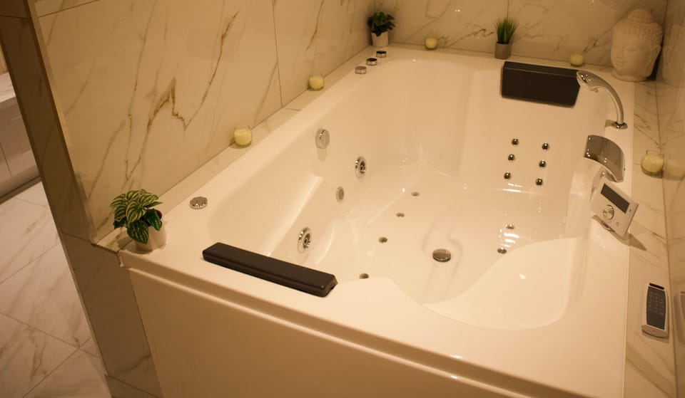 Private spa tub