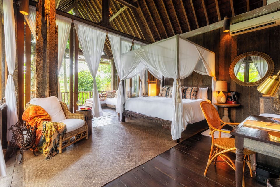 Longhouse | Minibar, in-room safe, individually decorated, individually furnished