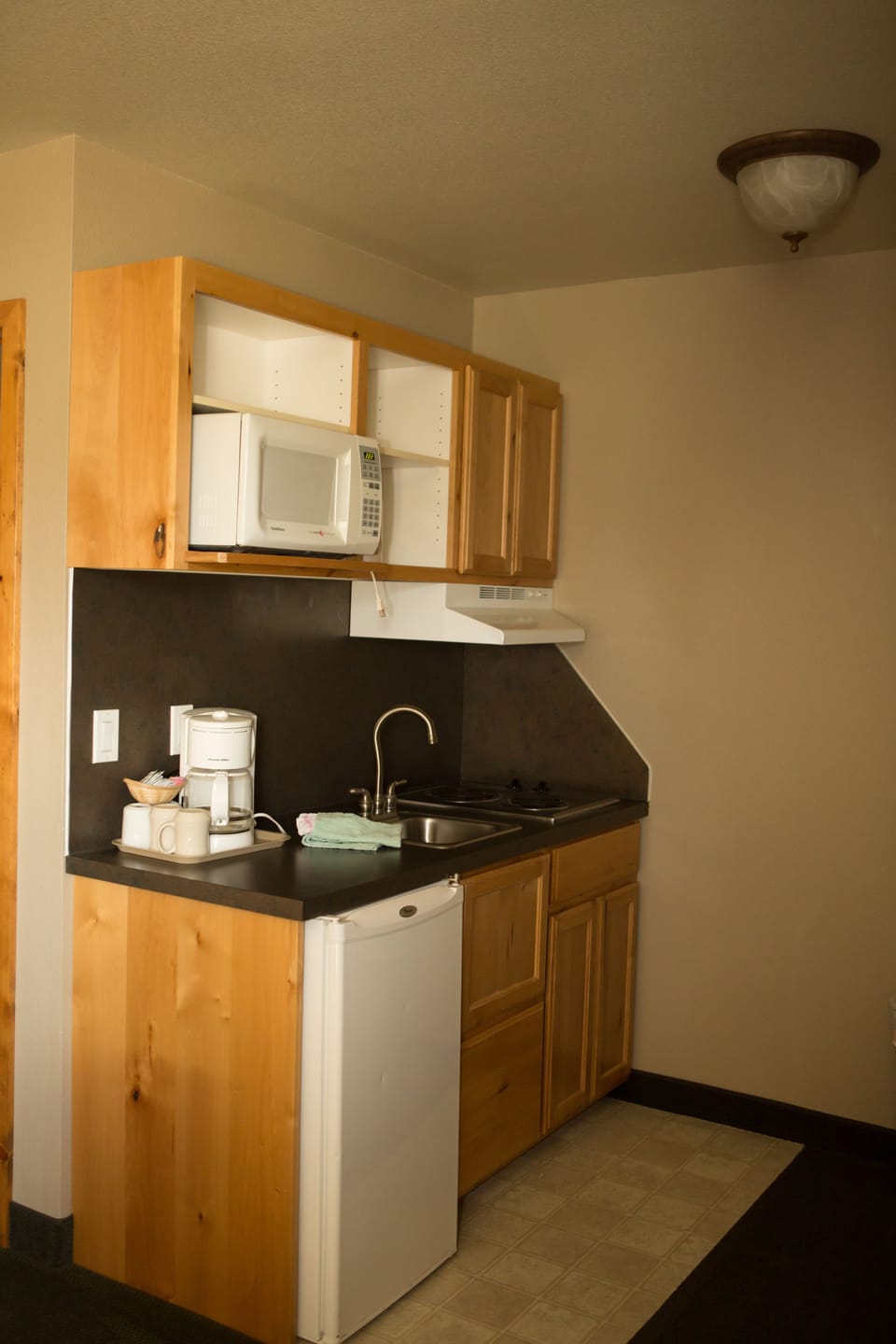 Microwave, coffee/tea maker