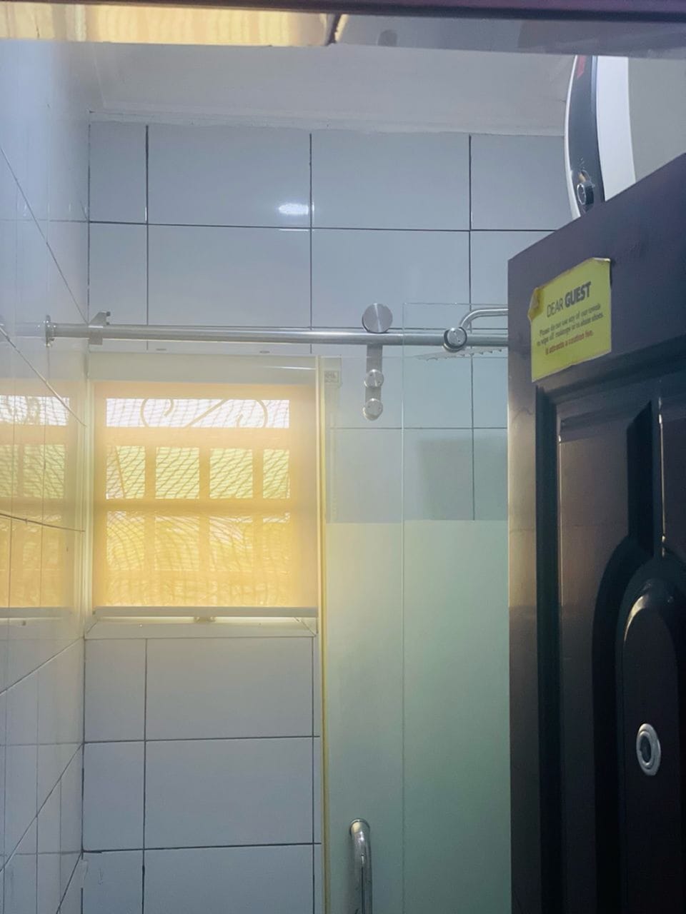 Deluxe Suite | Bathroom | Slippers, towels