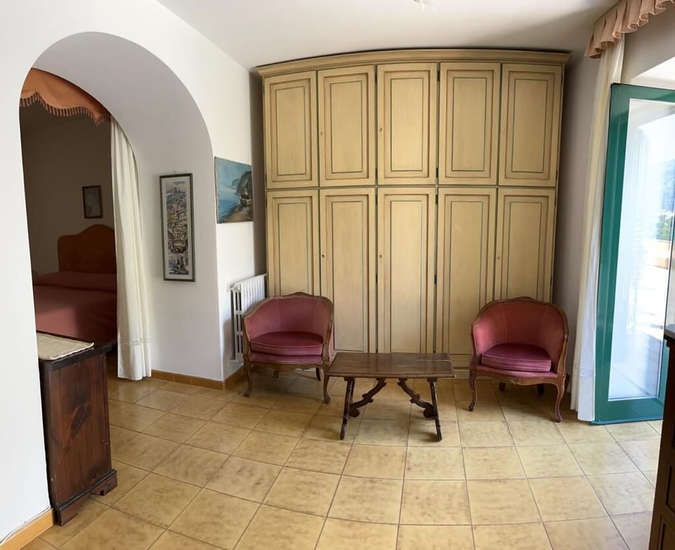 Double Room | In-room safe, iron/ironing board (on request), WiFi (free), bed sheets