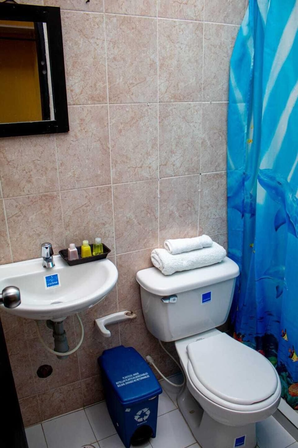 Premium Quadruple Room | Bathroom | Free toiletries
