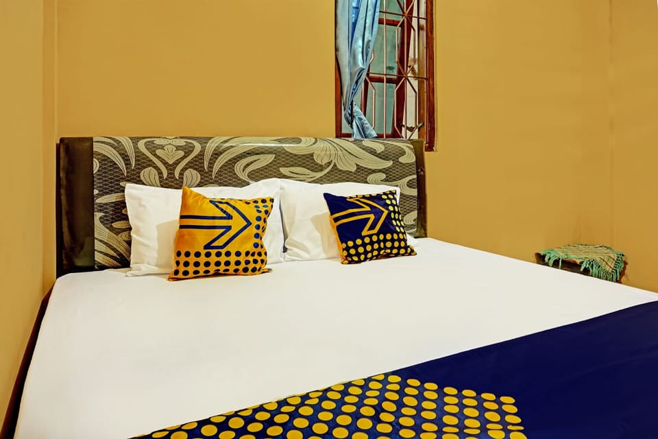 Basic Double Room | Laptop workspace, free WiFi, bed sheets