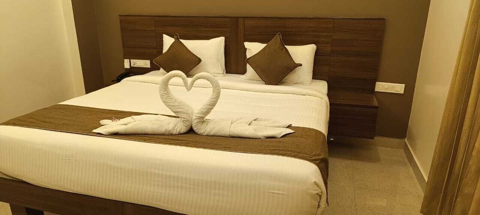 Deluxe Double Room | Egyptian cotton sheets, premium bedding, pillowtop beds, WiFi (free)