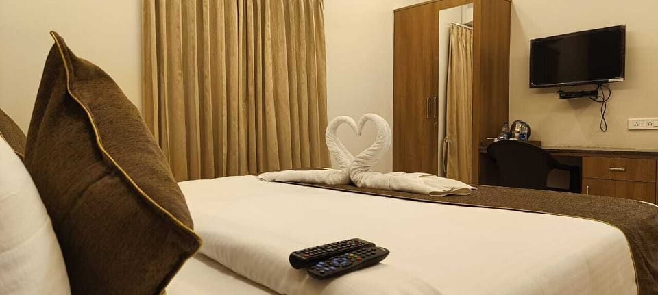 Deluxe Double Room | Egyptian cotton sheets, premium bedding, pillowtop beds, WiFi (free)