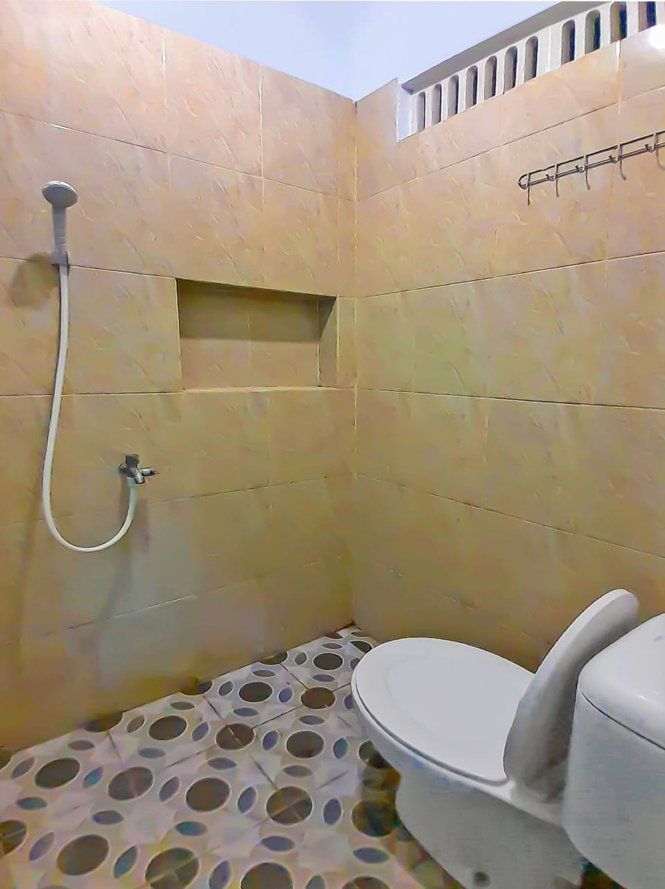 Shower, towels