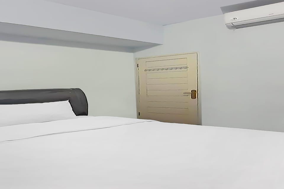 Economy Double Room | Desk, laptop workspace, WiFi (free), bed sheets
