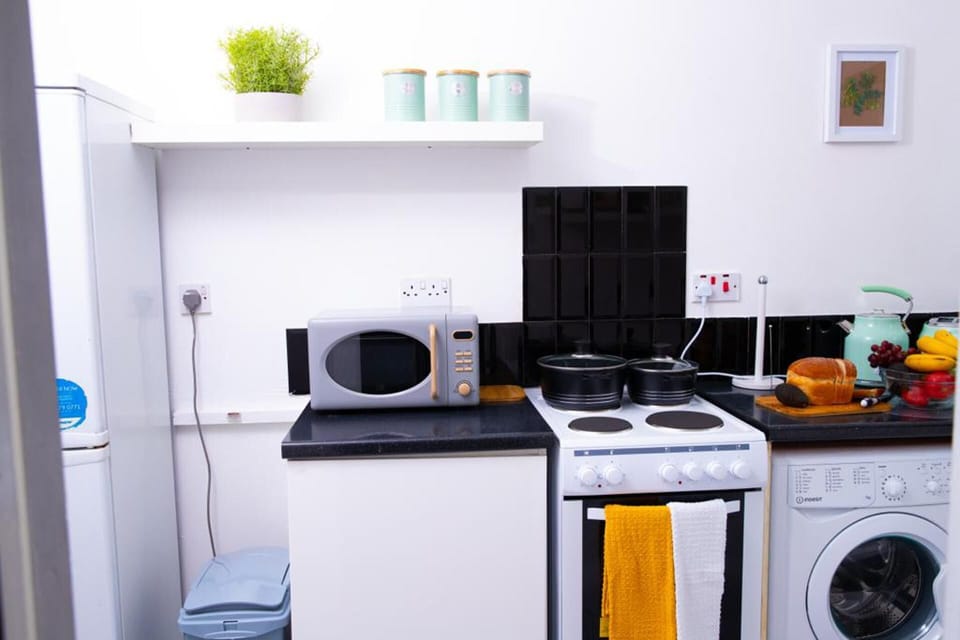 Apartment | Private kitchen | Fridge, microwave, oven, stovetop