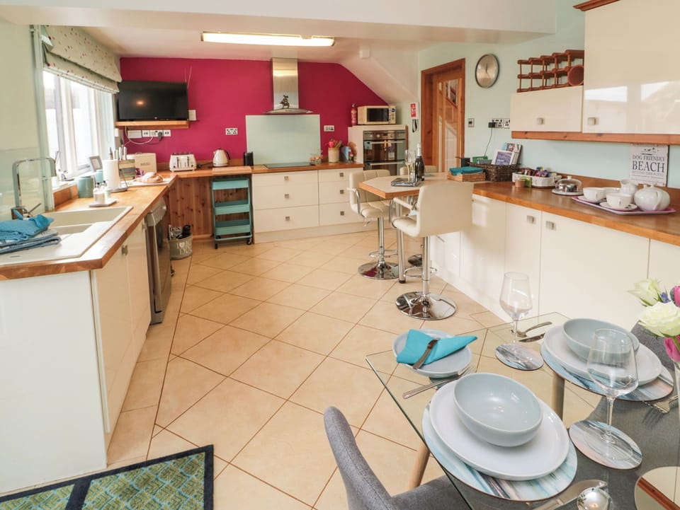 Fridge, dishwasher, electric kettle, toaster
