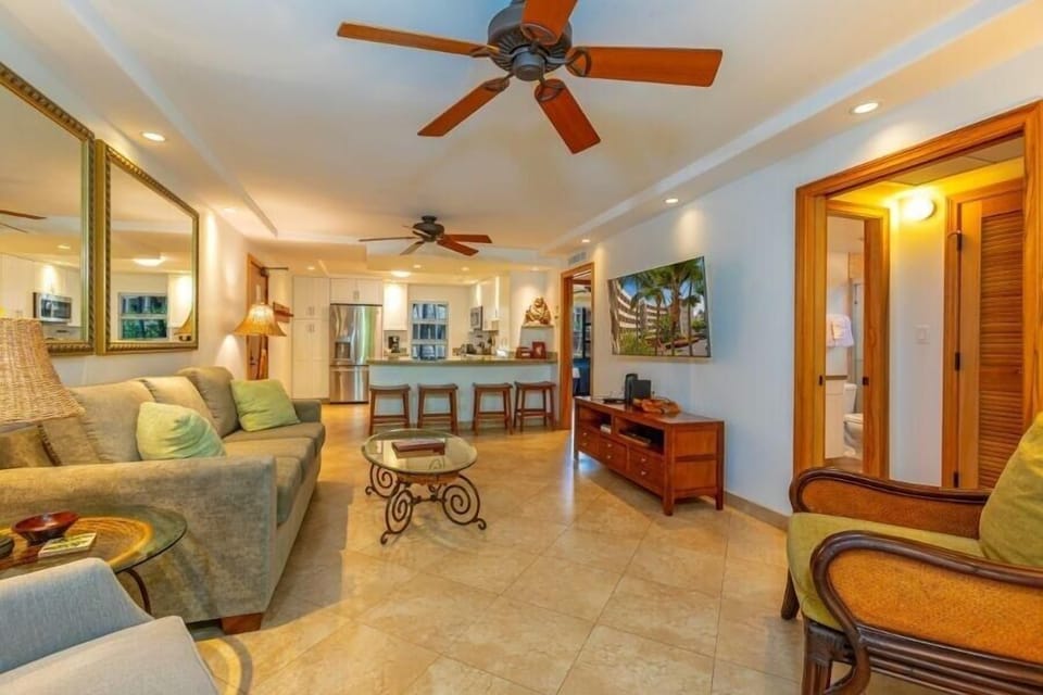 Condo, 2 Bedrooms | Living area