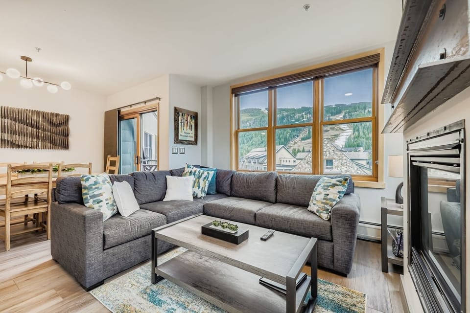 Condo, 3 Bedrooms | Living area