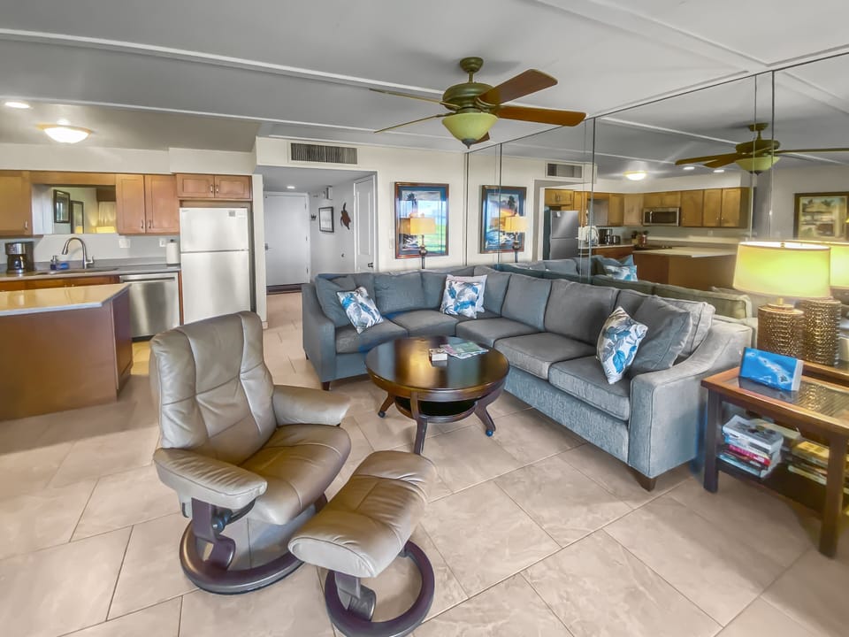 Condo, 1 Bedroom | Living area