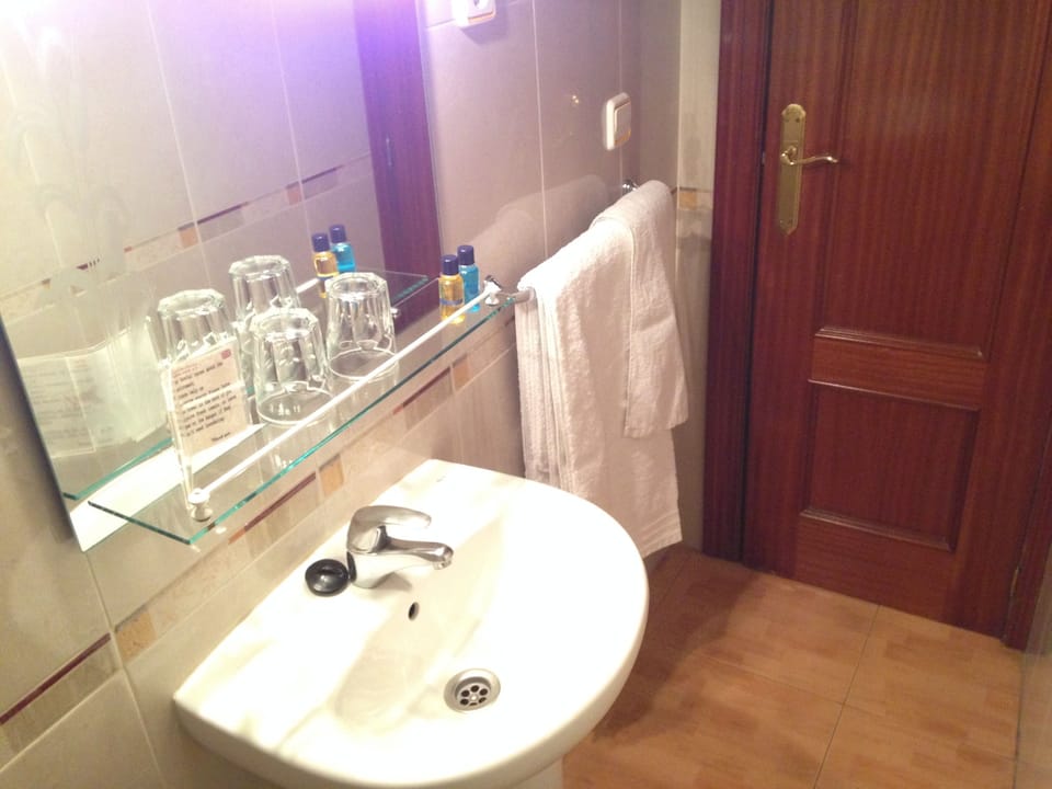 Bathroom sink