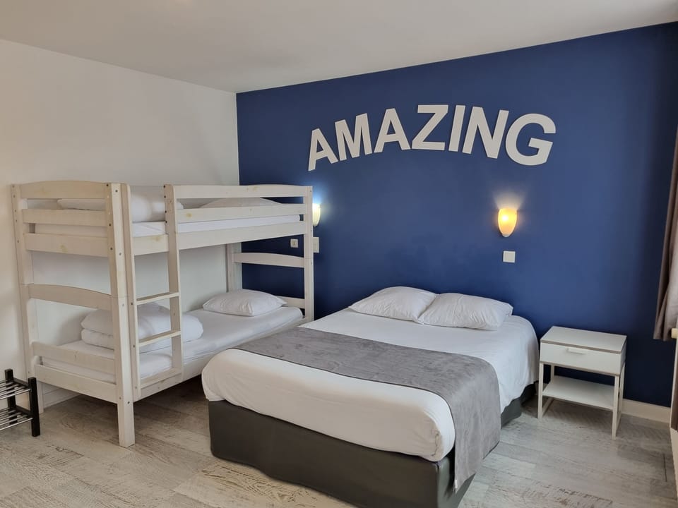 Family Room | Desk, free WiFi, bed sheets