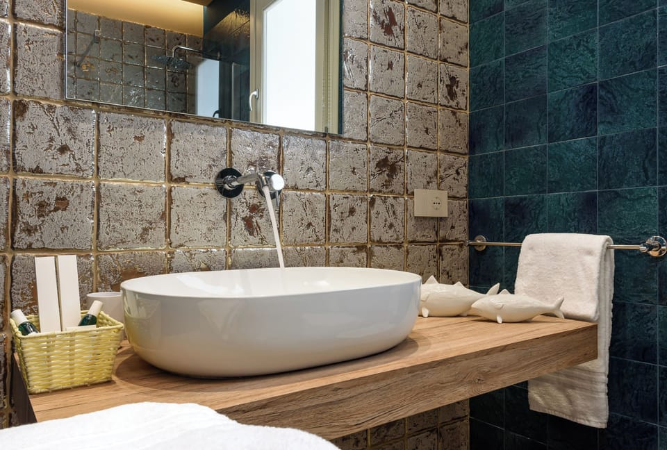Comfort Double or Twin Room | Bathroom | Shower, rainfall showerhead, hair dryer, bidet