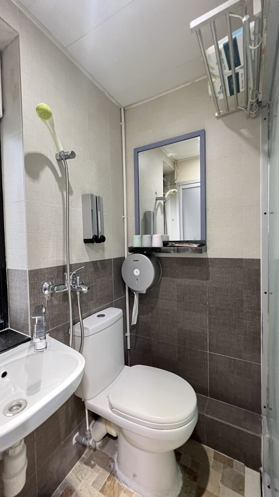 Standard Triple Room | Bathroom | Hair dryer, slippers, towels, shampoo