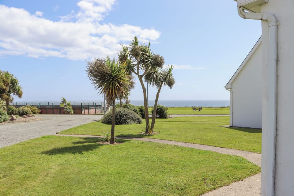 Cottage | Property grounds