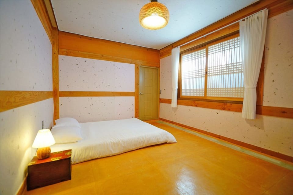 Goeul | Premium bedding, free WiFi, bed sheets