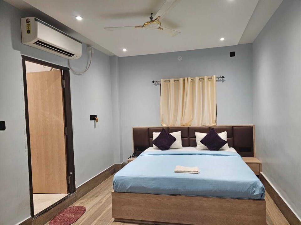 1 bedroom, premium bedding, soundproofing, bed sheets