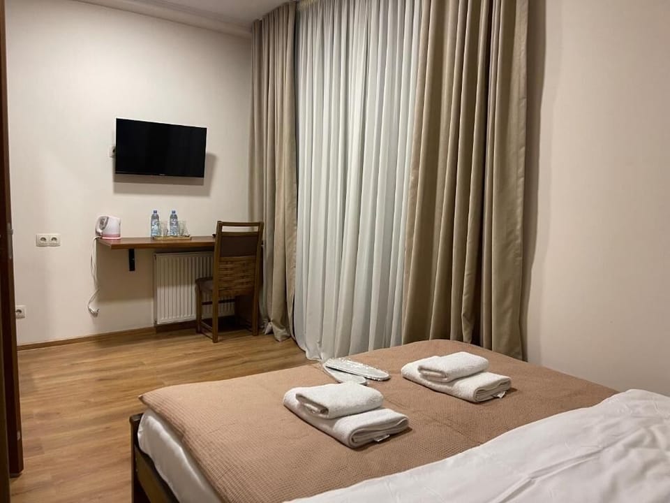 Comfort Double Room | Egyptian cotton sheets, premium bedding, desk, laptop workspace