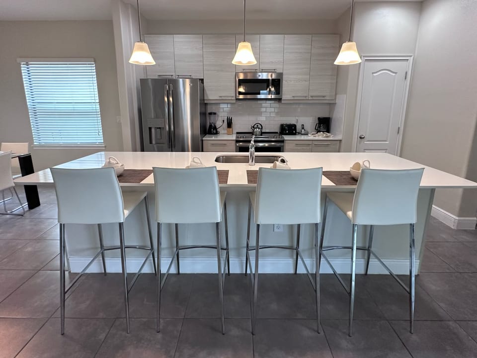 House, 4 Bedrooms | Private kitchen | Coffee/tea maker, fridge, toaster