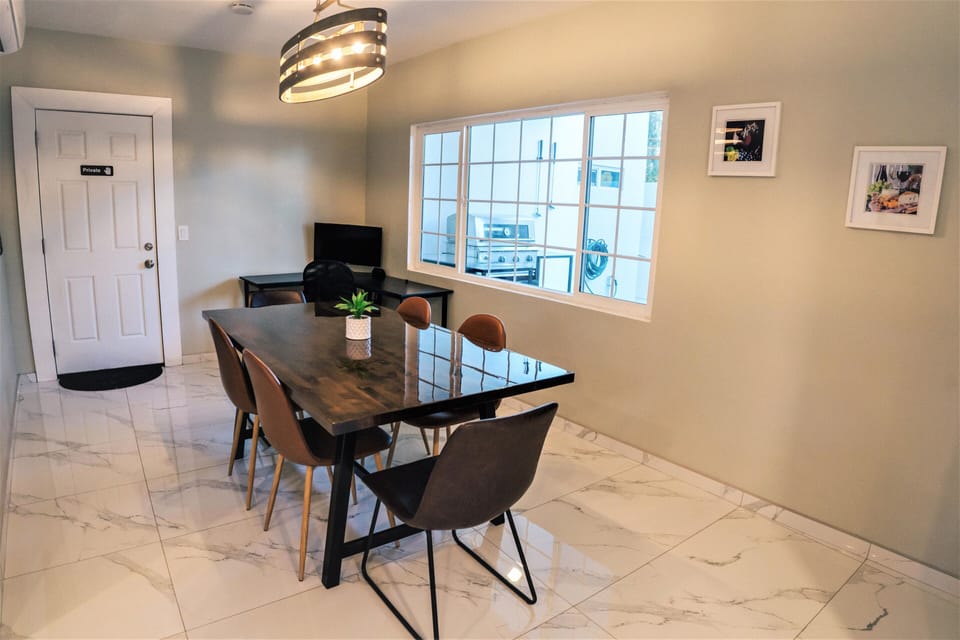 Family Townhome | In-room dining